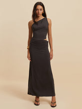 Asymmetrisches ärmelloses Kleid mit Ausschnitt
